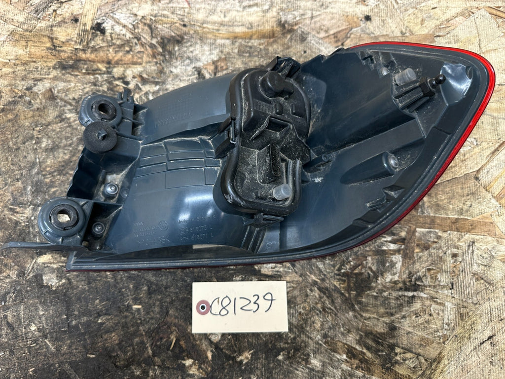 BMW 14-17 F82 4 SERIES REAR LEFT DRIVER SIDE OUTER TAILLIGHT BROKEN OEM 7296099