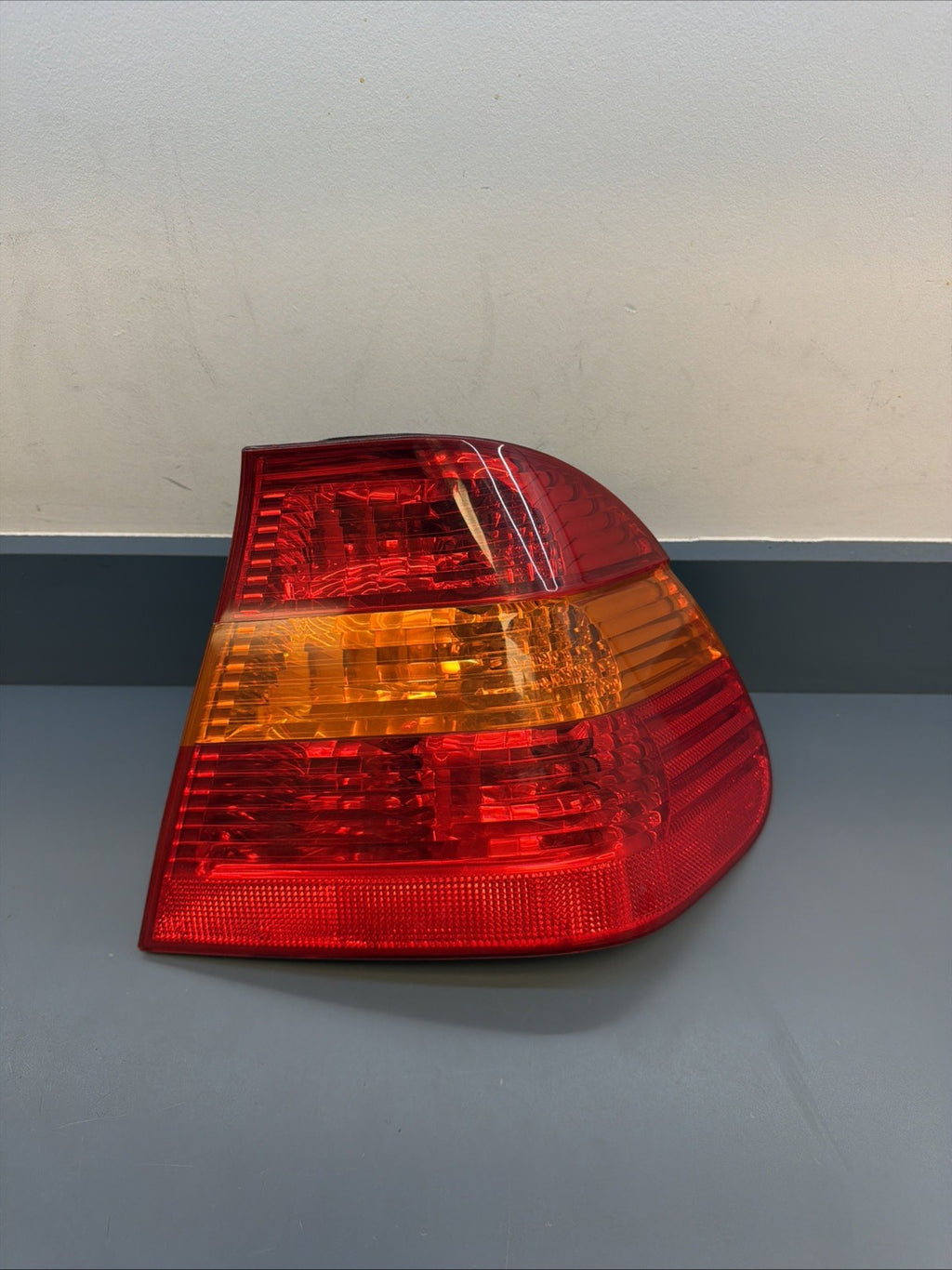 02-05 BMW E46 325i 325xi 330i Sedan Rear Right Tail Light Assy 6946534 OEM