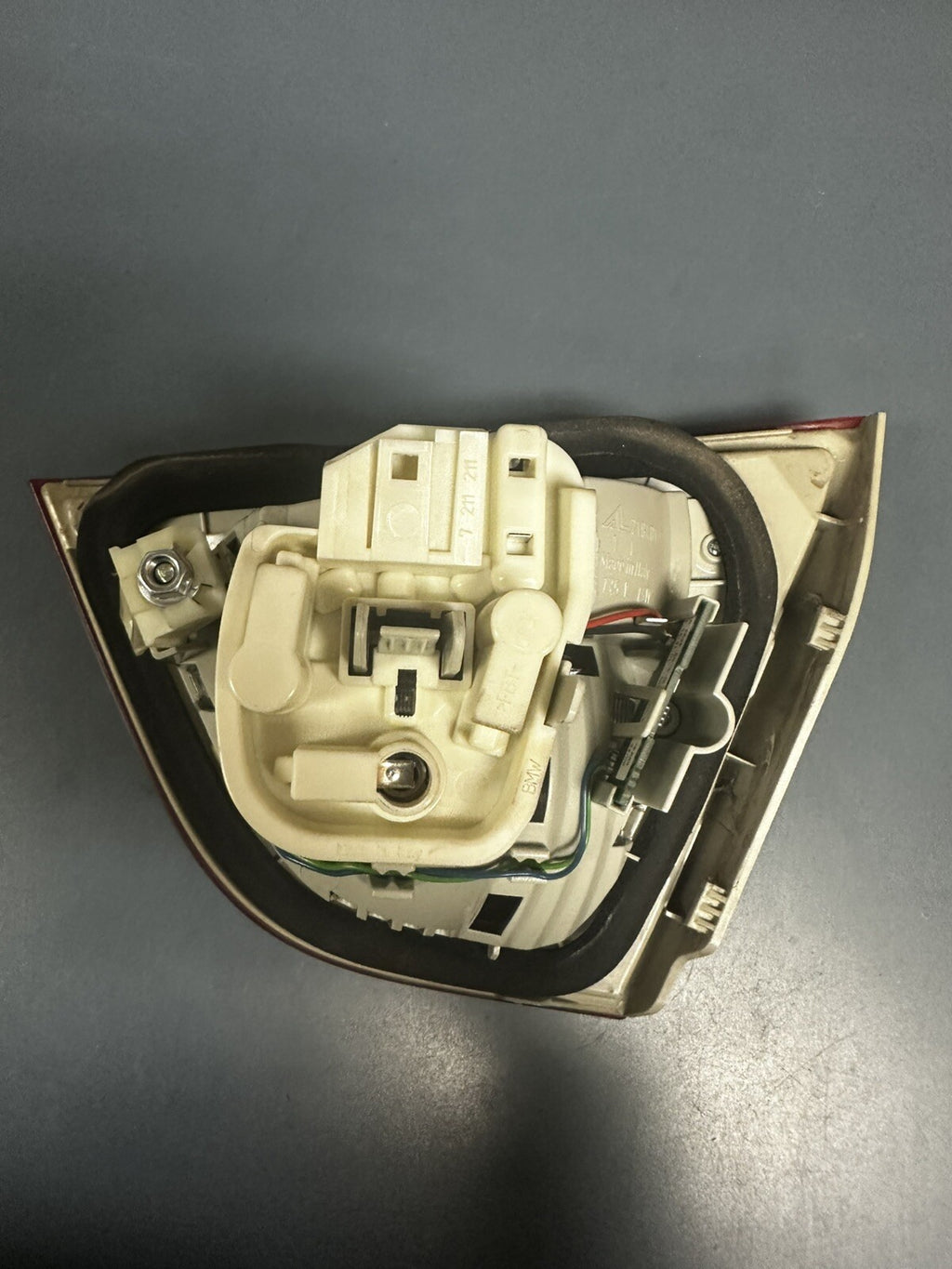 09-11 BMW E90 3 SERIES 328i 335i REAR LEFT DRIVER SIDE INNER TAIL LIGHT LAMP OEM