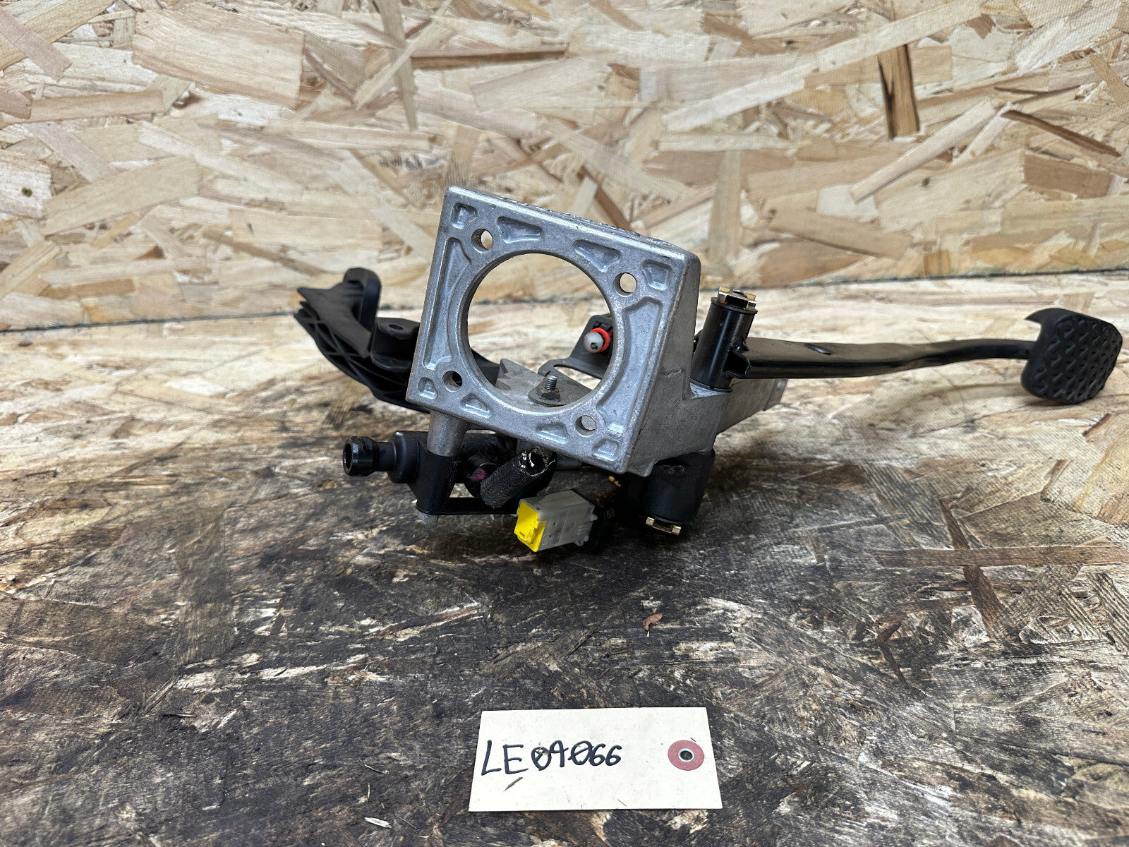 BMW 89-02 E36 E36/7 3 SERIES Z3 CLUTCH+BRAKE PEDAL BRACKET+ASSEMBLY OEM 1164842