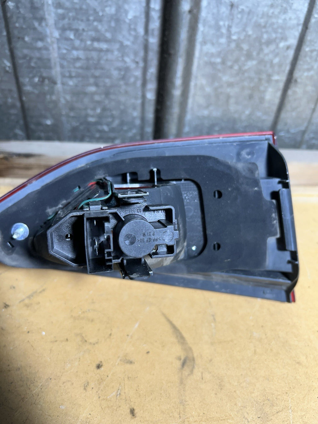 2012-2015 BMW E84 X1 REAR RIGHT INNER TAIL LIGHT ASSEMBLY OEM 2990114