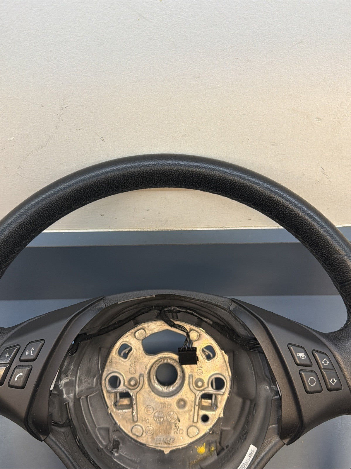 06-12 OEM BMW E90 E91 BASE Leather Steering Wheel Heated Multifunction 6795569