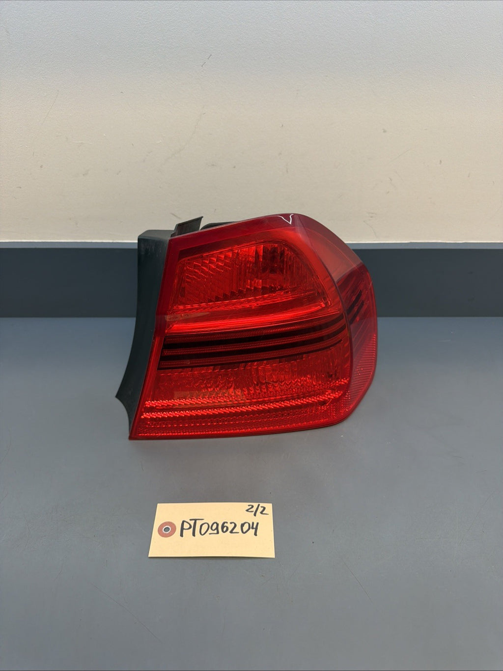 2006-2008 BMW E90 OUTTER PASSANGER PRE LCI TAIL LIGHT 7161956