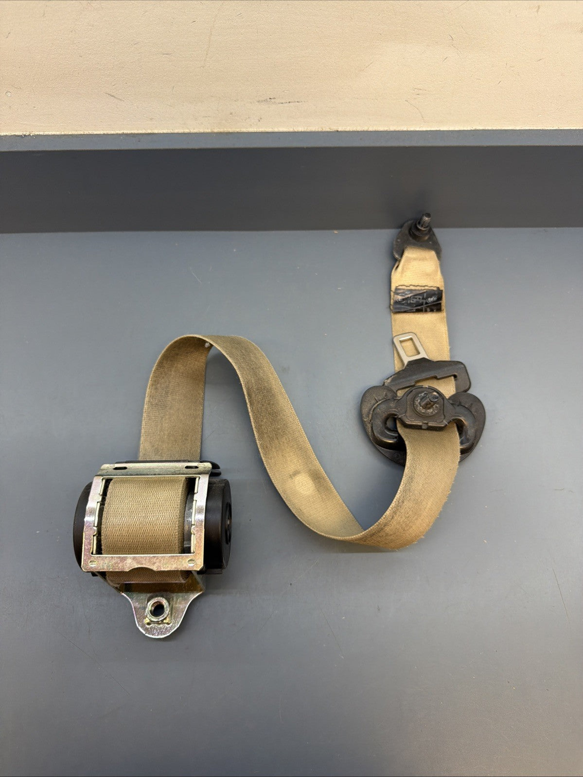  BMW 04-10 E60 5 SERIES BEIGE/TAN LEFT DRIVER SEAT BELT RETRACTOR OEM 601629800D