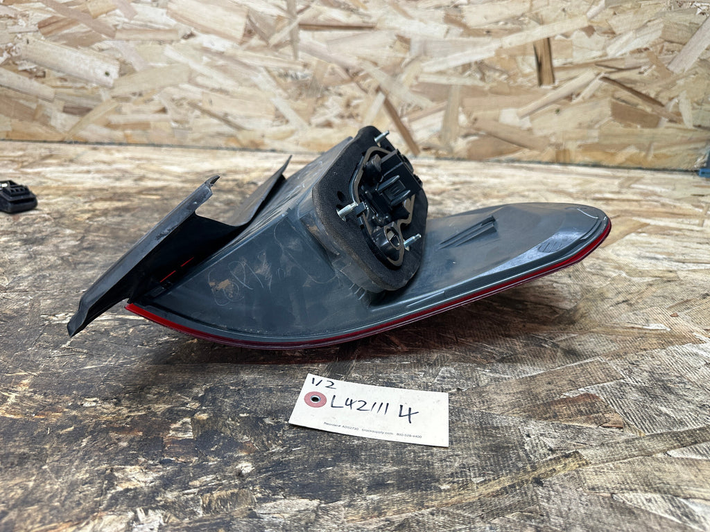 BMW 2011-2014 X5 E70 LCI REAR RIGHT SIDE OUTER TAIL LIGHT OEM 7227792