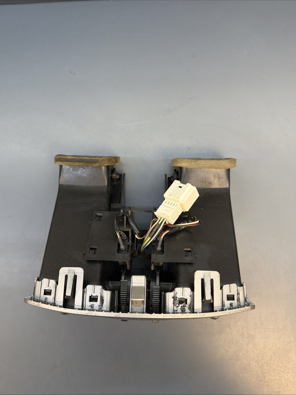 OEM REAR CENTER AC HEATER AIR VENT UNIT FOR 2006 2007 2008 BMW 750i 7002395