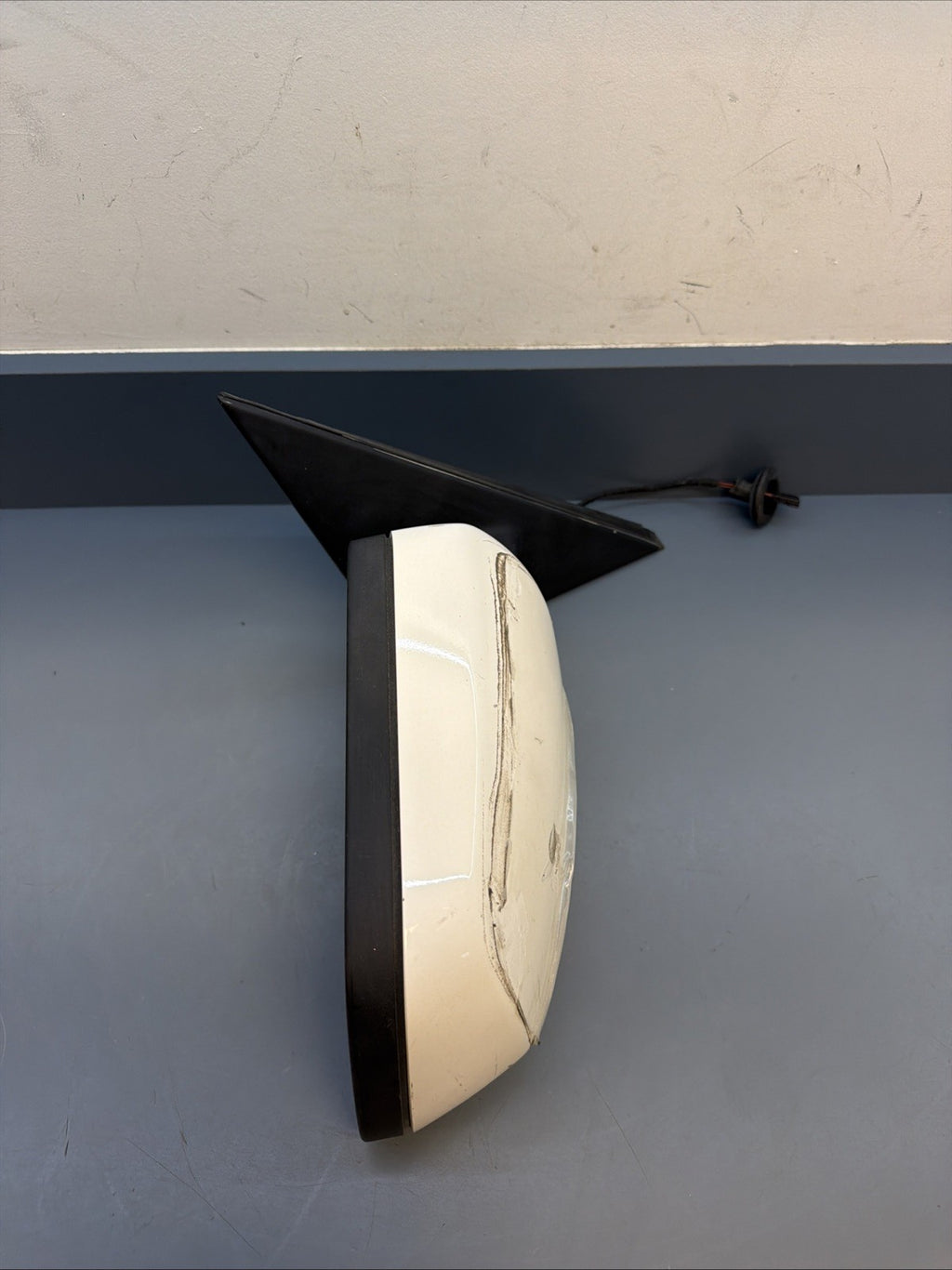 2006-2010 BMW 528i Rh Front Door Side View Mirror Assembly 7043437; 7038344 OEM.