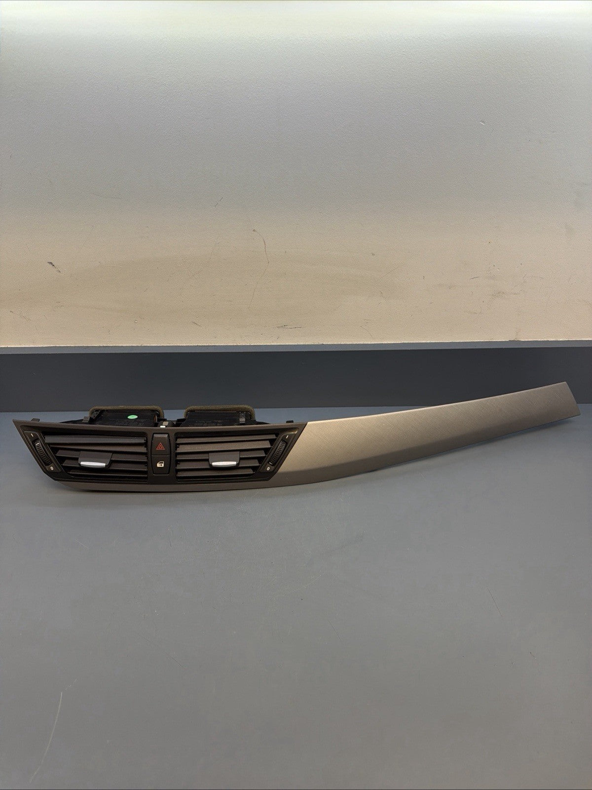12-15 BMW X1 E84 DASHBOARD PANEL & AIR VENT GRILLE TRIM SILVER 9258354 8049413