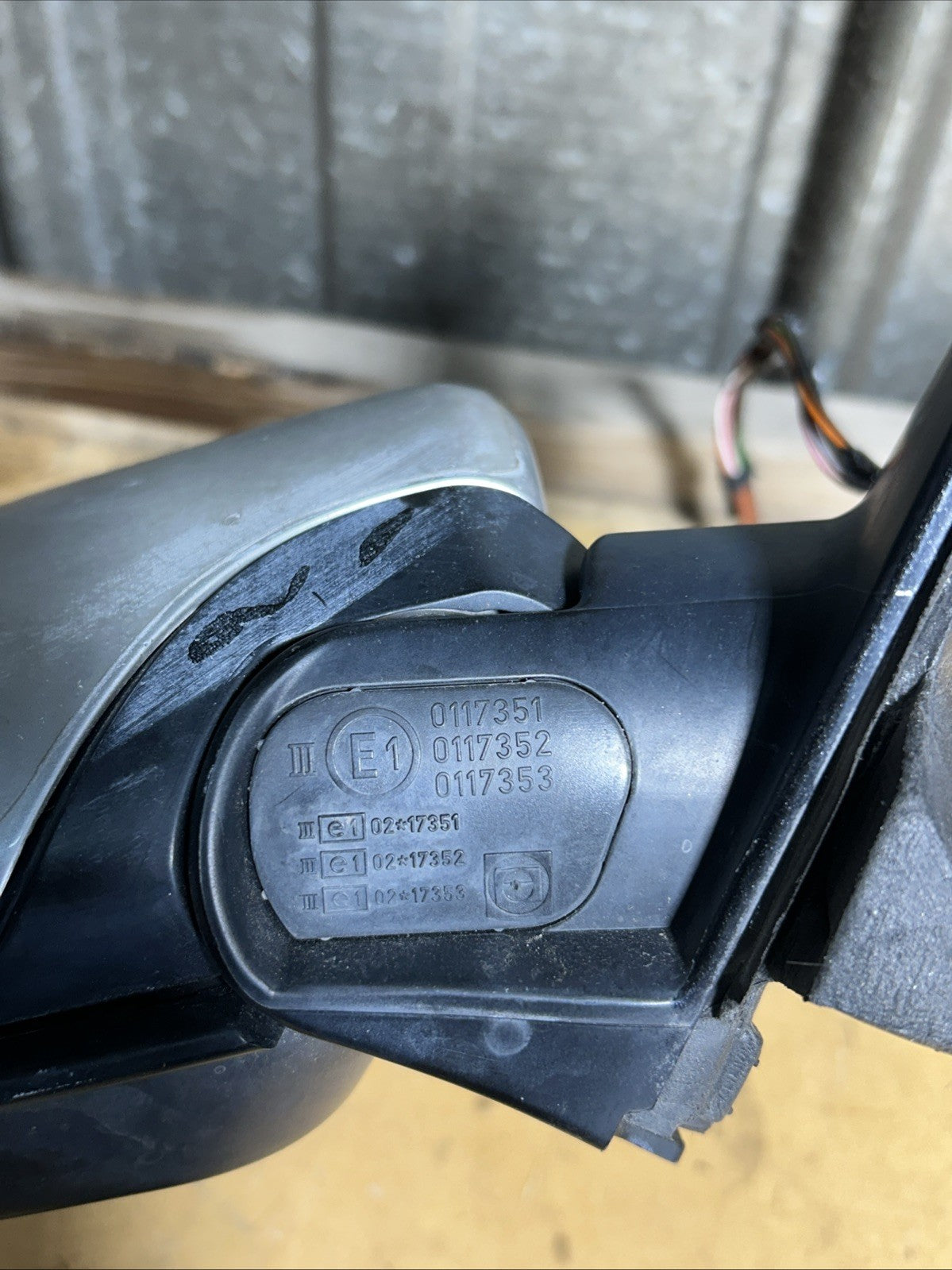 1998-2002 BMW E46 RIGHT PASSANGER SIDE MIRROR OEM BMW 011735