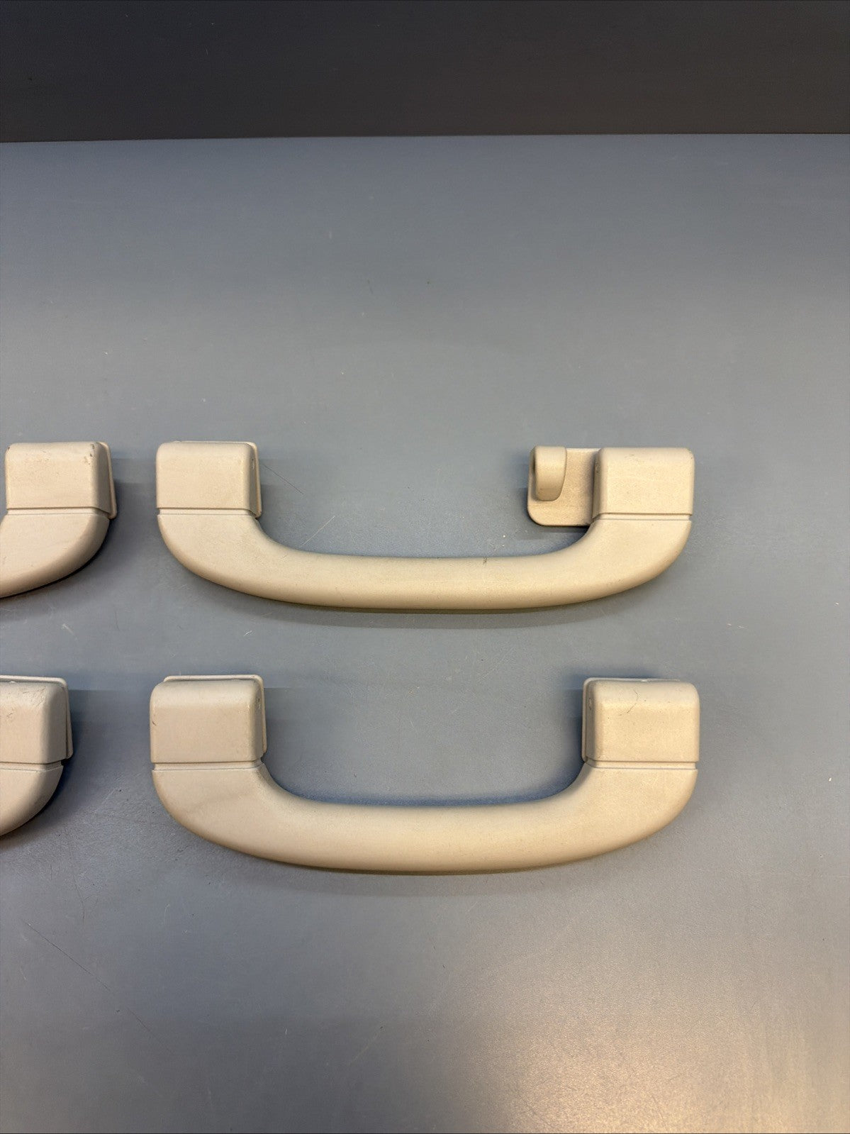 04-07 BMW E60 530i 525i 550 FRONT REAR LEFT RIGHT UPPER HANDLE 7033662