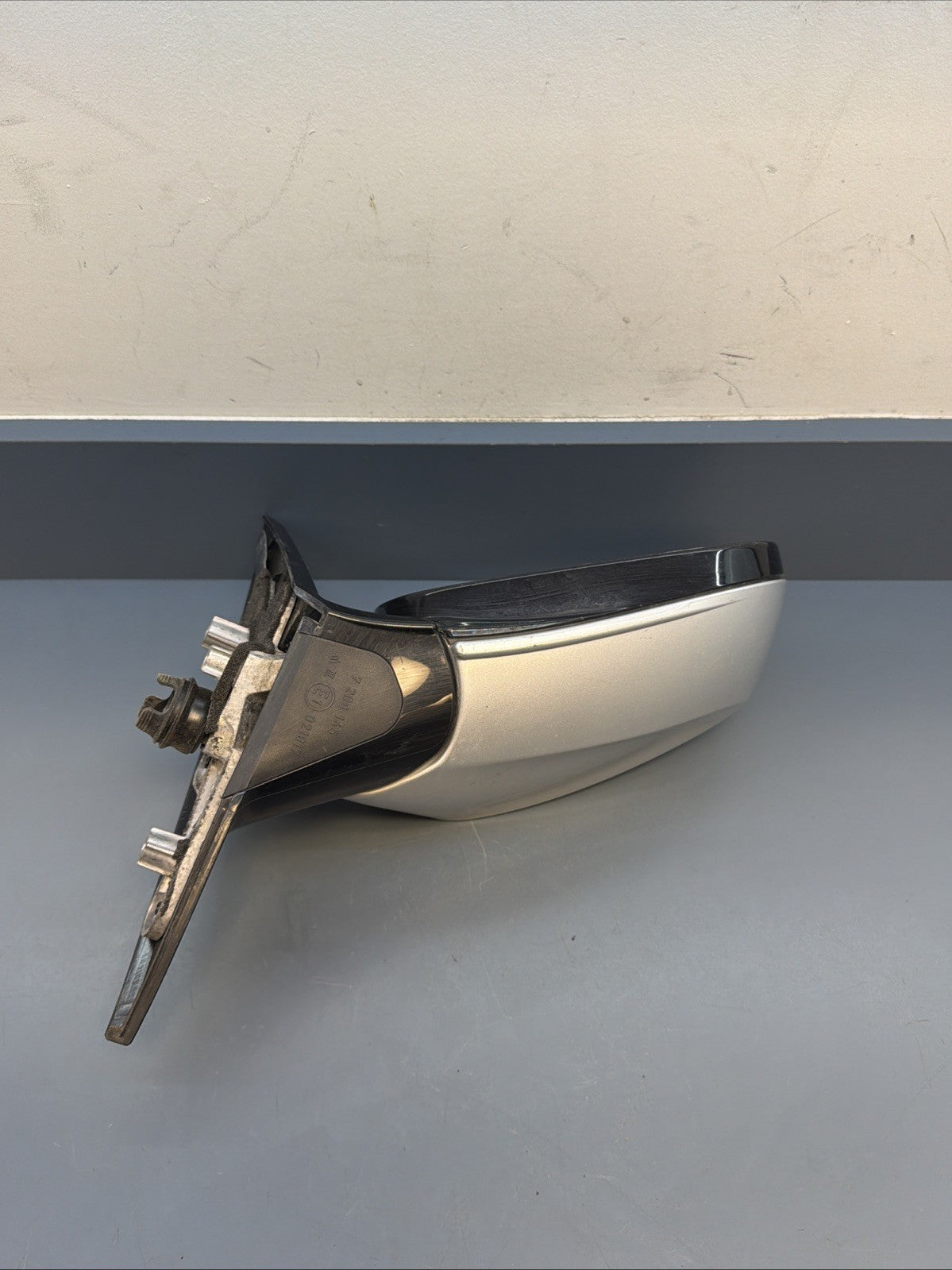 2011 - 2013 BMW E88 FRONT RIGHT PASSENGER SIDE VIEW MIRROR OEM 7208145 Silver
