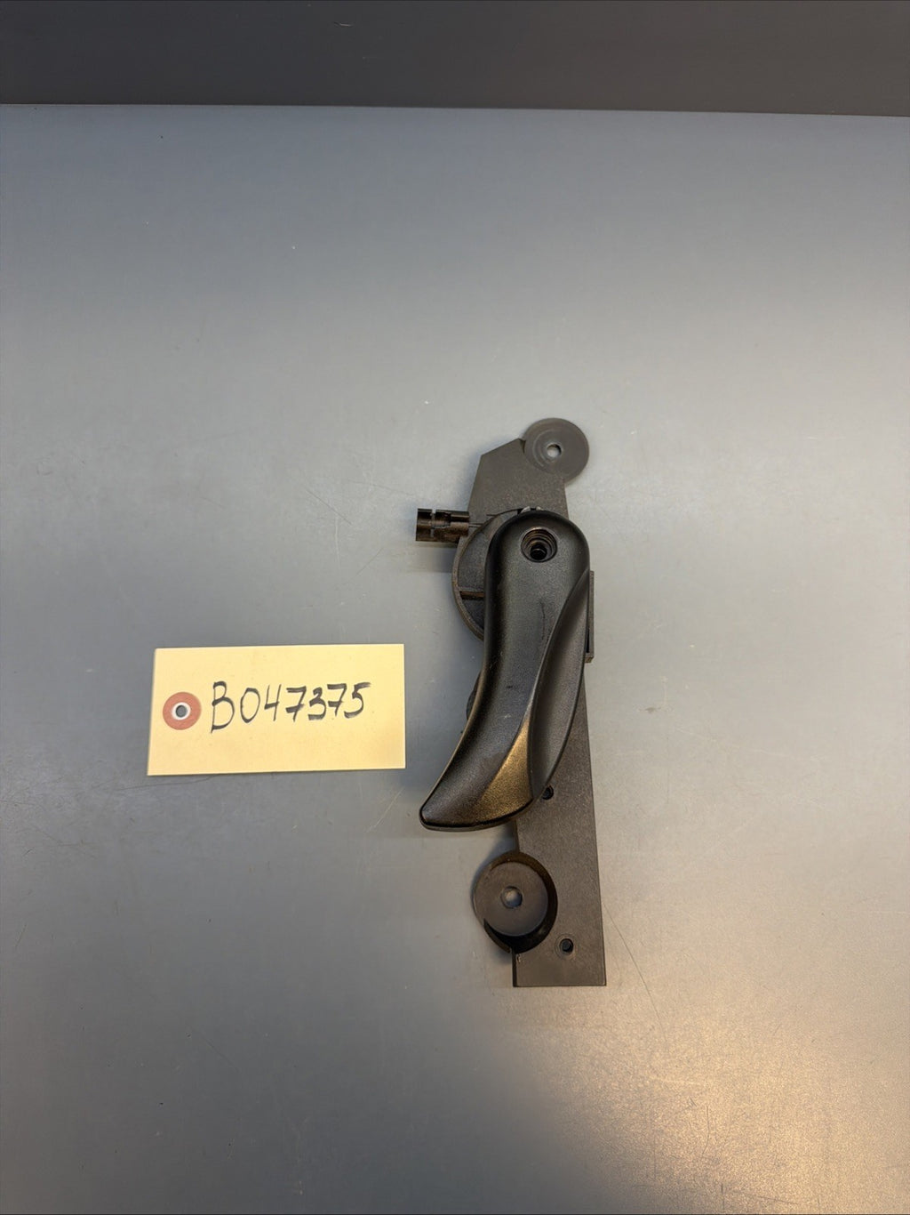 2004 - 2010 BMW E60 M5 & 550i 545i 530i 525i Hood Release Pull Handle 7052579