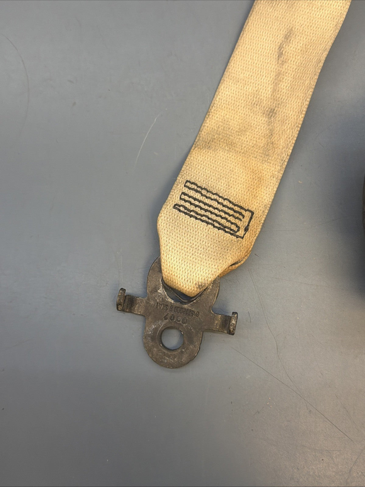 11-16 BMW F10 FRONT LEFT DRIVER SEAT BELT RETRACTOR OEM 618120900 BEIGE