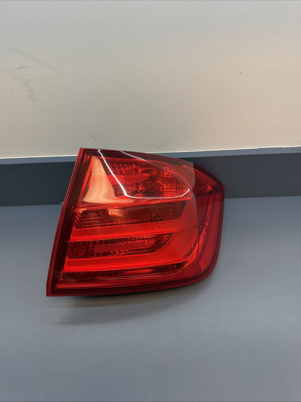 2011-2015 BMW 328IX F30 REAR RIGHT SIDE OUTER TAILLIGHT LIGHT LAMP 7372786 OEM