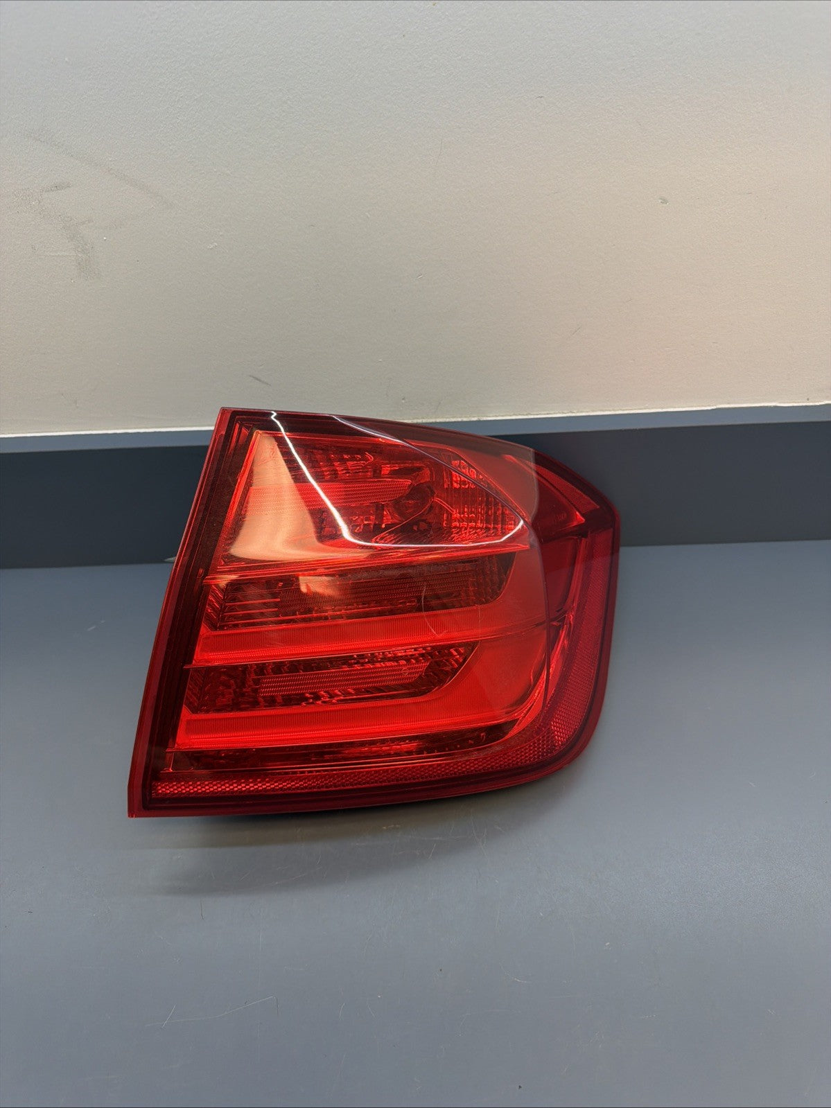 2011-2015 BMW 328IX F30 REAR RIGHT SIDE OUTER TAILLIGHT LIGHT LAMP 7372786 OEM
