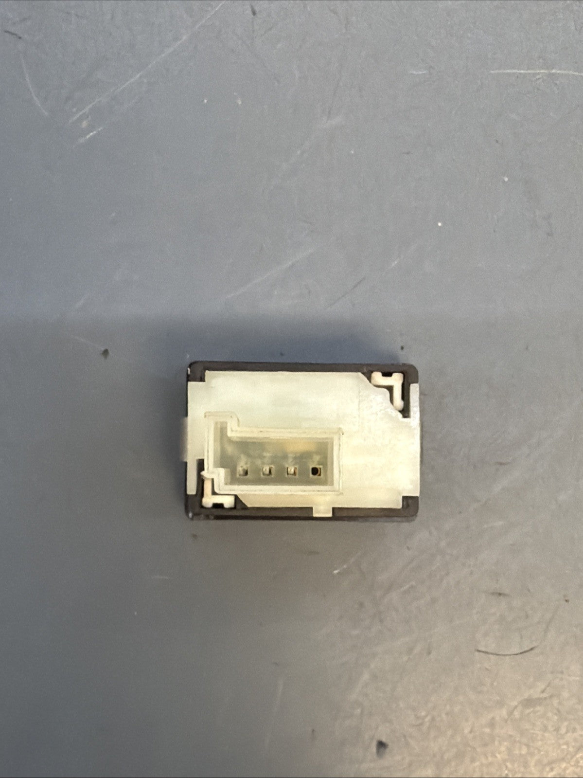 BMW 03-19 1/2/3/4/5/6/7 SERIES i3 X1 X3 Z4 TRUNK UNLOCKING SWITCH OEM 9200316