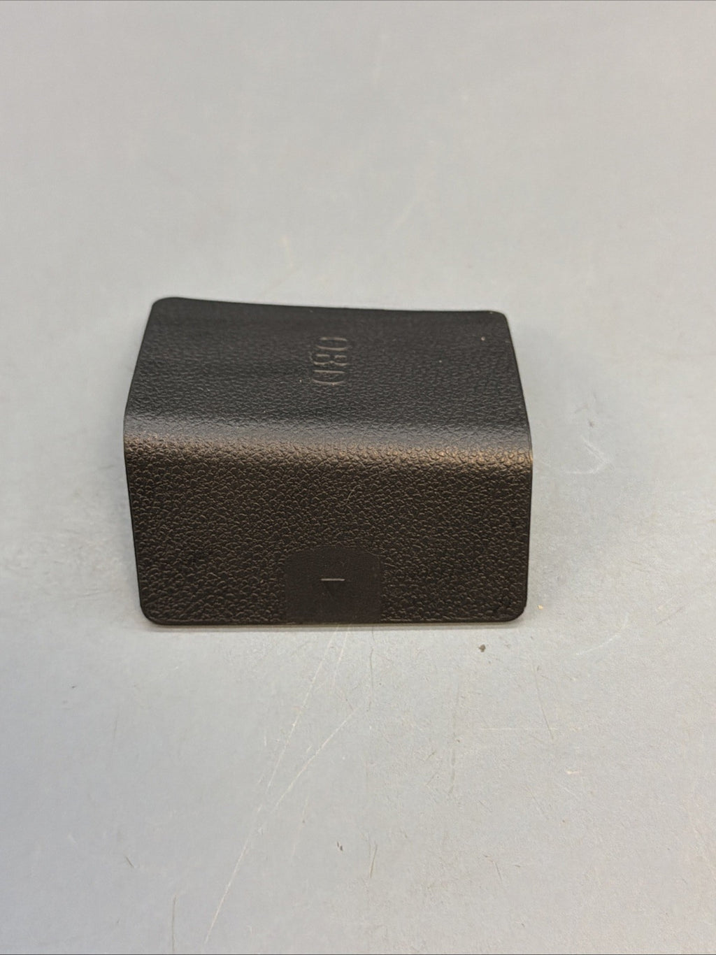 07-13 OEM BMW E90 E91 E92 E93 328 335 M3 OBD Connector Cover Cap 7145700 BLACK