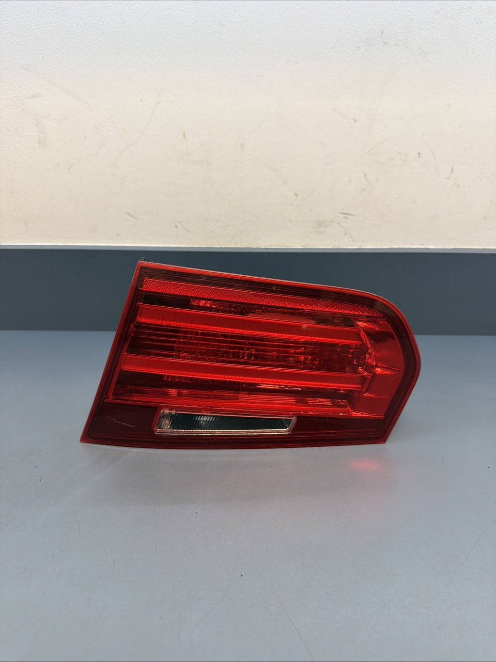 12-15 BMW 3 SERIES F30 F31 RIGHT SIDE INNER TRUNK LID MOUNTED TAILLIGHT 7259916