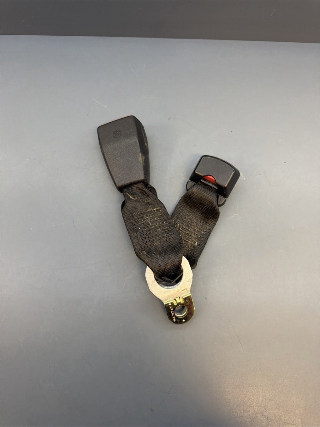 OEM REAR LEFT & REAR RIGHT Seat Belt Buckle Receiver 01-05 BMW 325I E46 8226039