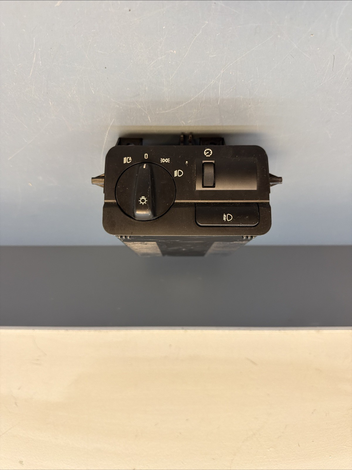 2001-05 BMW E46 325 330 M3 HEADLIGHT FOG LAMP CONTROL MODULE 6936828
