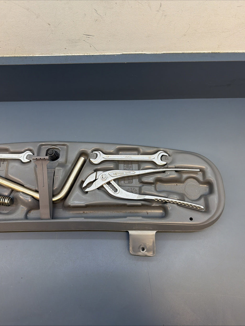 00-06 BMW E46 323 325 330 Rear Trunk Emergency Tool Spare Tire Kit Set OEM