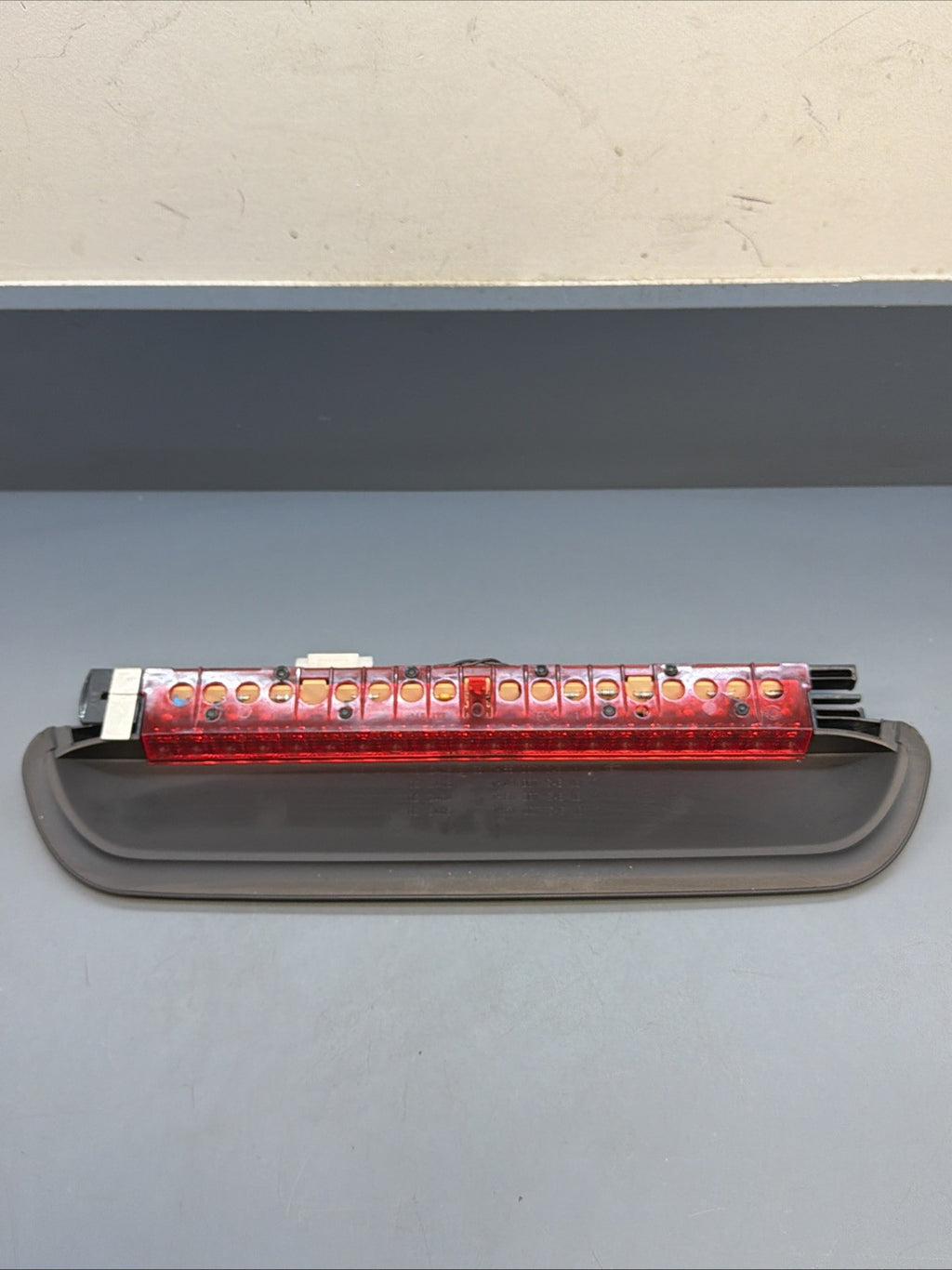 2006-2011 BMW E90 SEDAN 328I 330I 335I M3 THIRD BRAKE STOP LIGHT LAMP 7146059