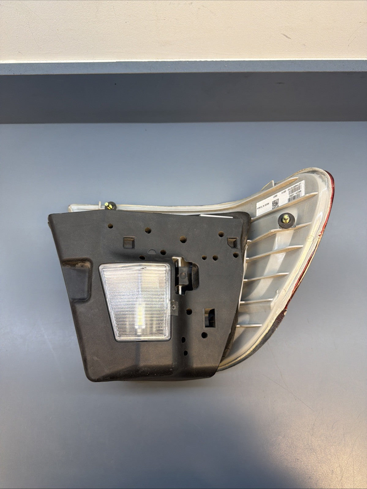 99-01 BMW 3 E46 Tail Light PASSANGER SIDE Red & Clear 4D AFTERMARKET BM024-U2002