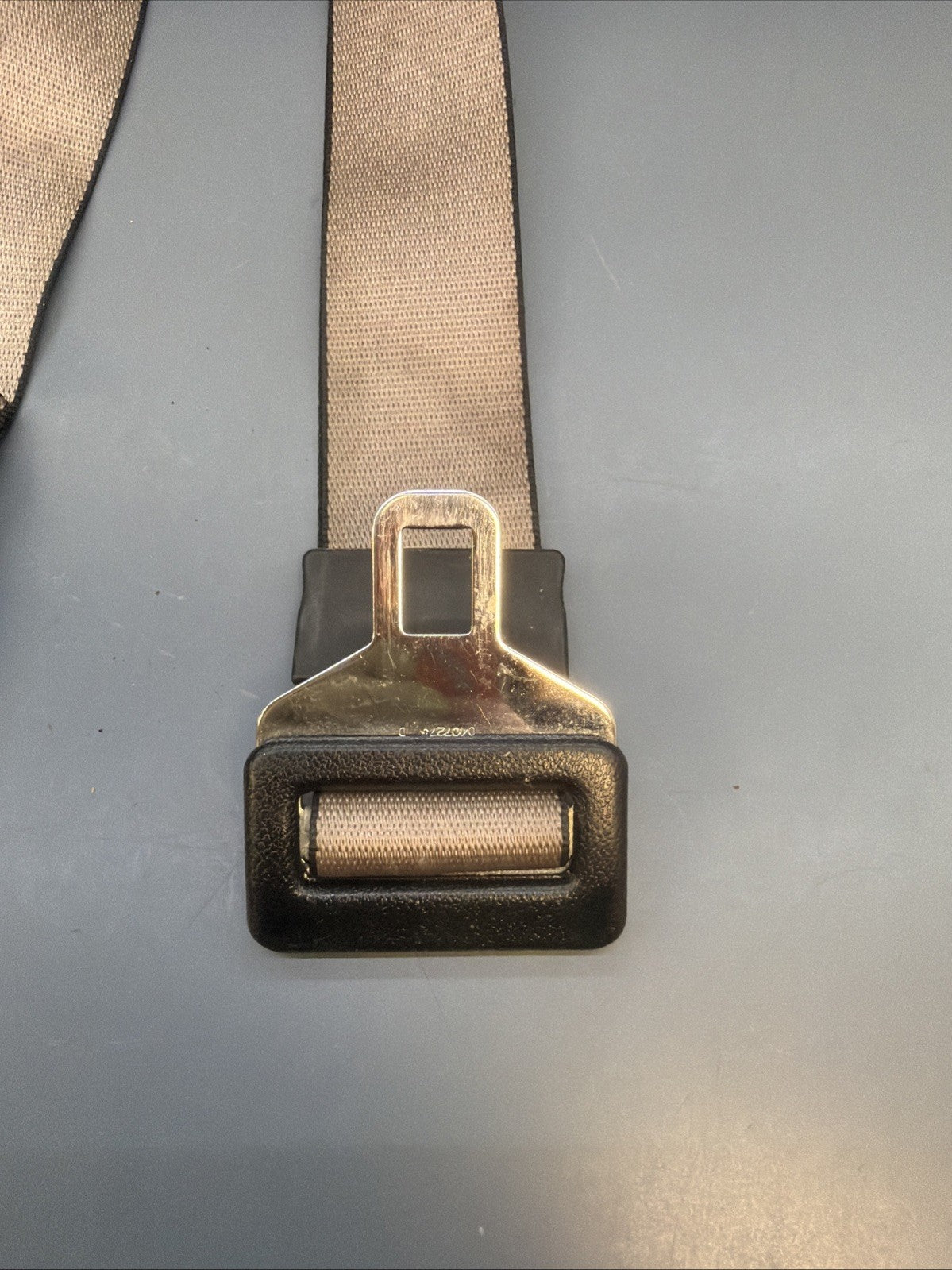 89-95 Bmw E34 5 Series Rear Lower Seat Belt Buckle Latch Strap Beige 8167888