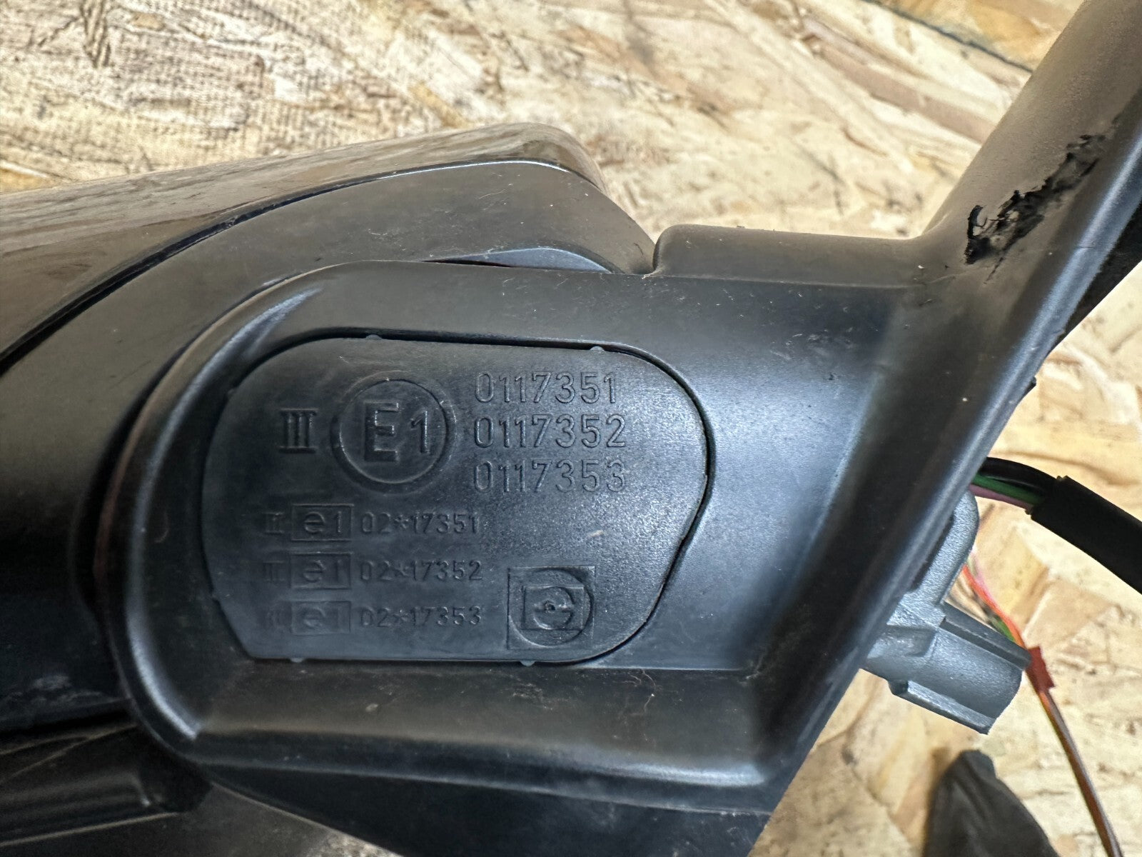 BMW 1997-2002 E46 PRE LCI RIGHT/PASSENGER SIDE VIEW MIRROR BLACK OEM 0117351