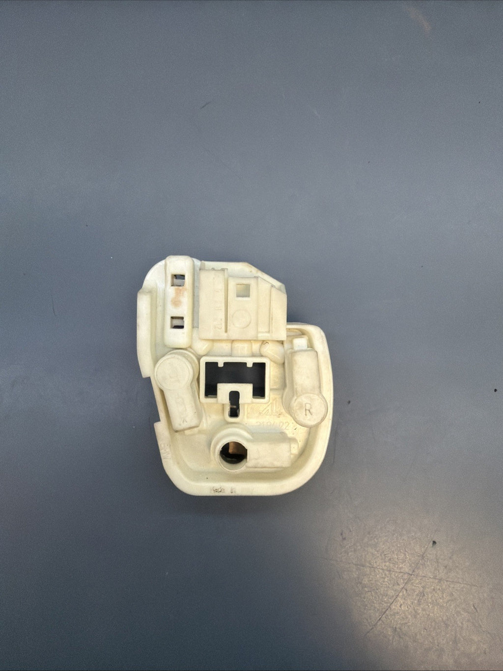 09-11 BMW E90 SEDAN 328i 335i TAIL LIGHT LAMP SOCKET INNER RIGHT REAR 7211212