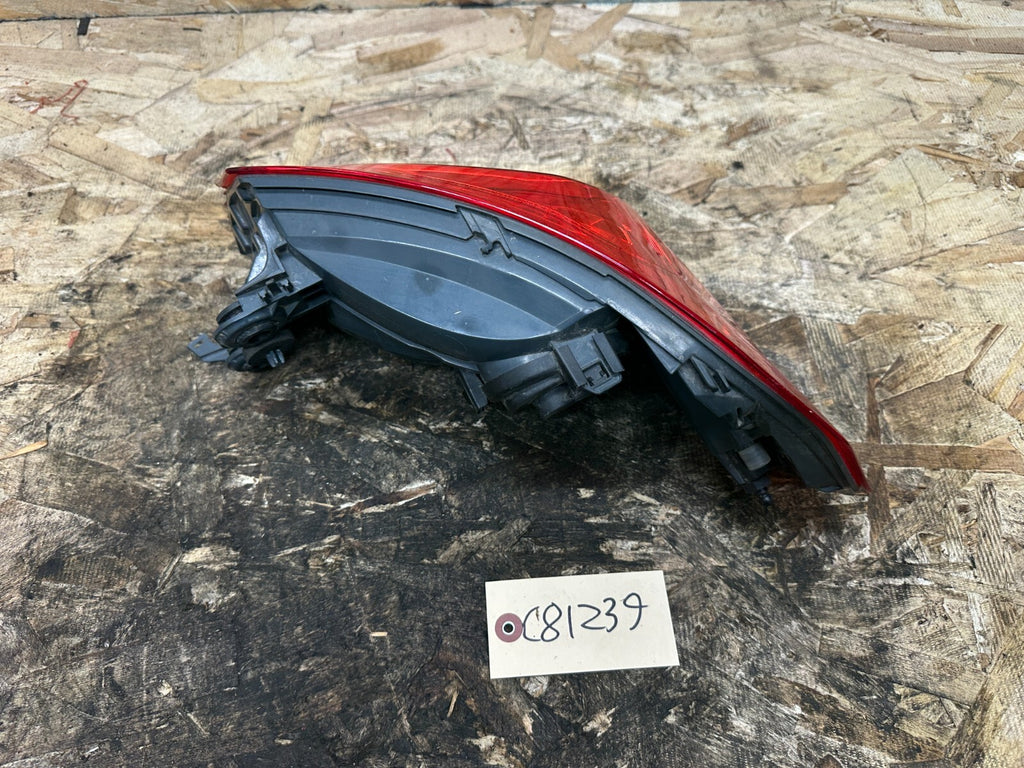 BMW 14-17 F82 4 SERIES REAR LEFT DRIVER SIDE OUTER TAILLIGHT BROKEN OEM 7296099