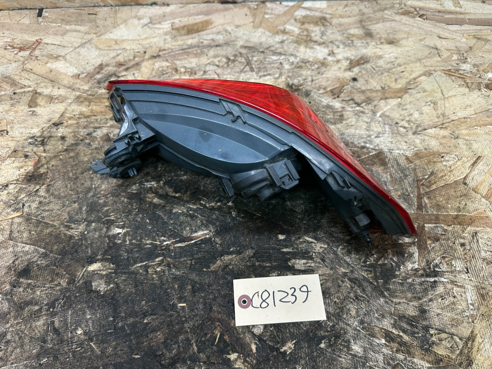BMW 14-17 F82 4 SERIES REAR LEFT DRIVER SIDE OUTER TAILLIGHT BROKEN OEM 7296099