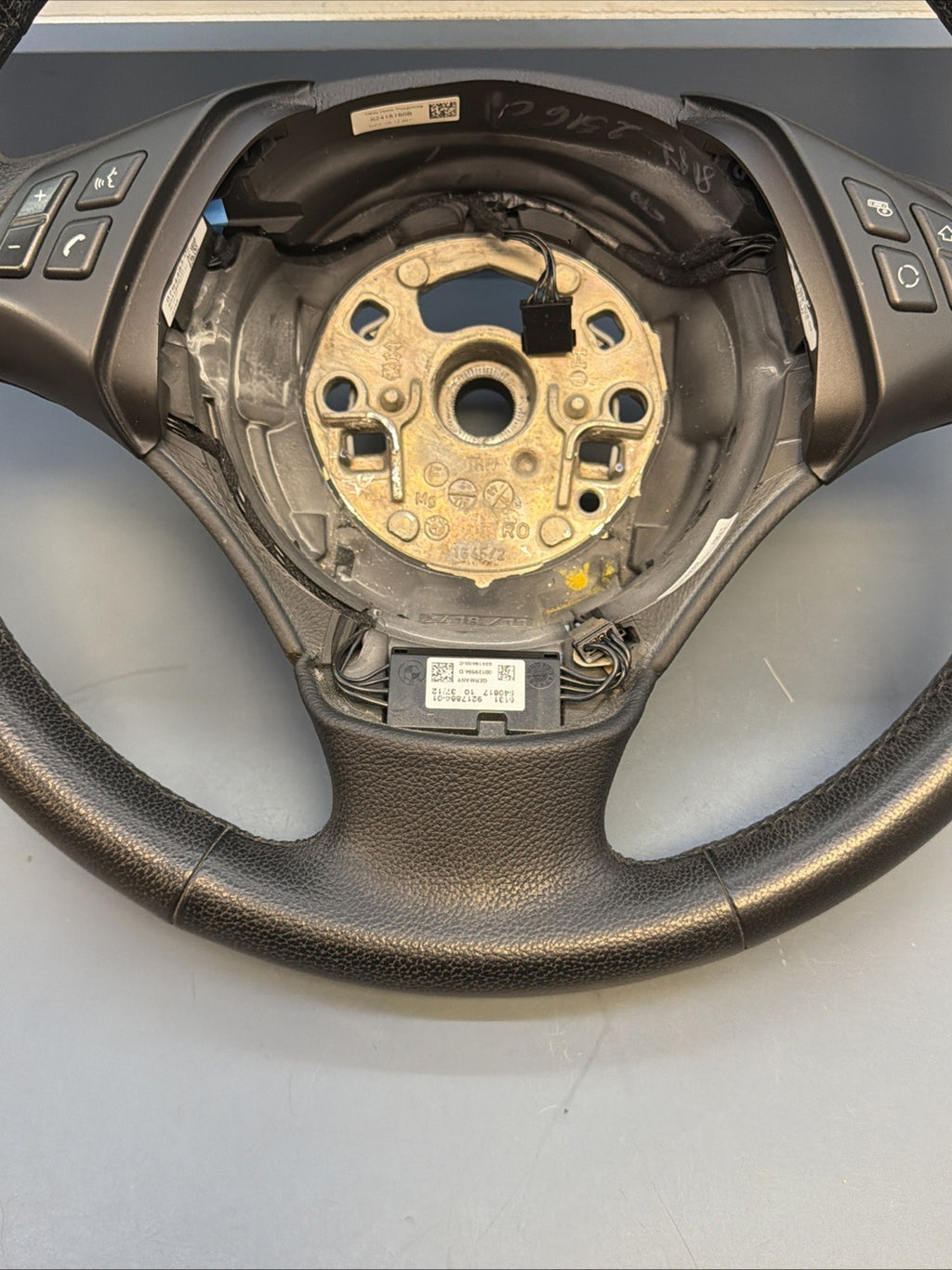 06-12 OEM BMW E90 E91 BASE Leather Steering Wheel Heated Multifunction 6795569