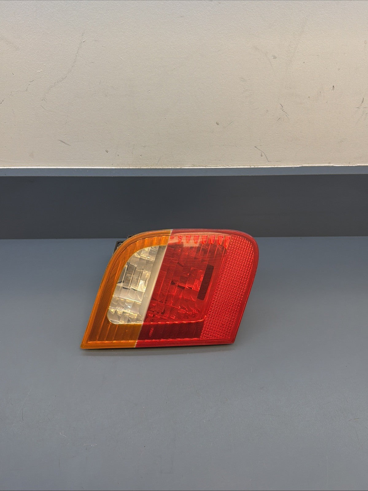 02-05 BMW E46 3 Series Sedan Rear Left Driver Side Inner Taillight Lamp 6907937