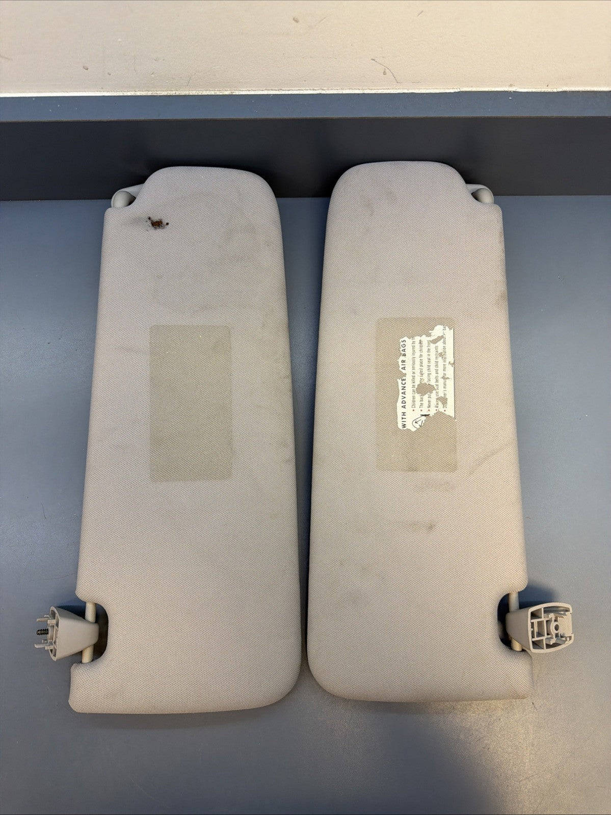 BMW E60 E92 E93 Sun Visor Set OEM Driver & Passenger 6905983 GREY *READ*