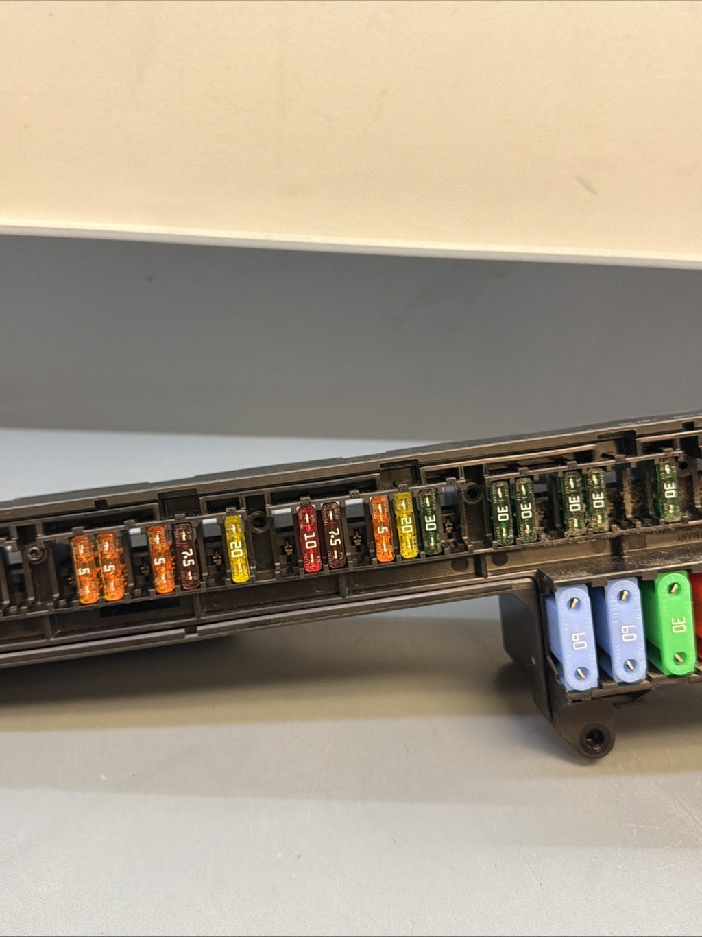 2009 BMW E60 535i PASSENGER SIDE CABIN FUSE BOX RELAY OEM USED TESTED 6957330