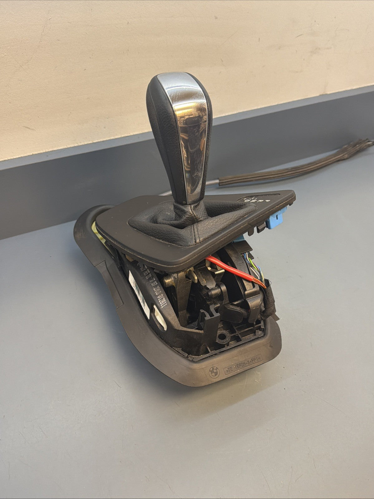 07-13 Genuine BMW 328ix E90 Floor Automatic Gear Shifter Selector OEM+ 7603765