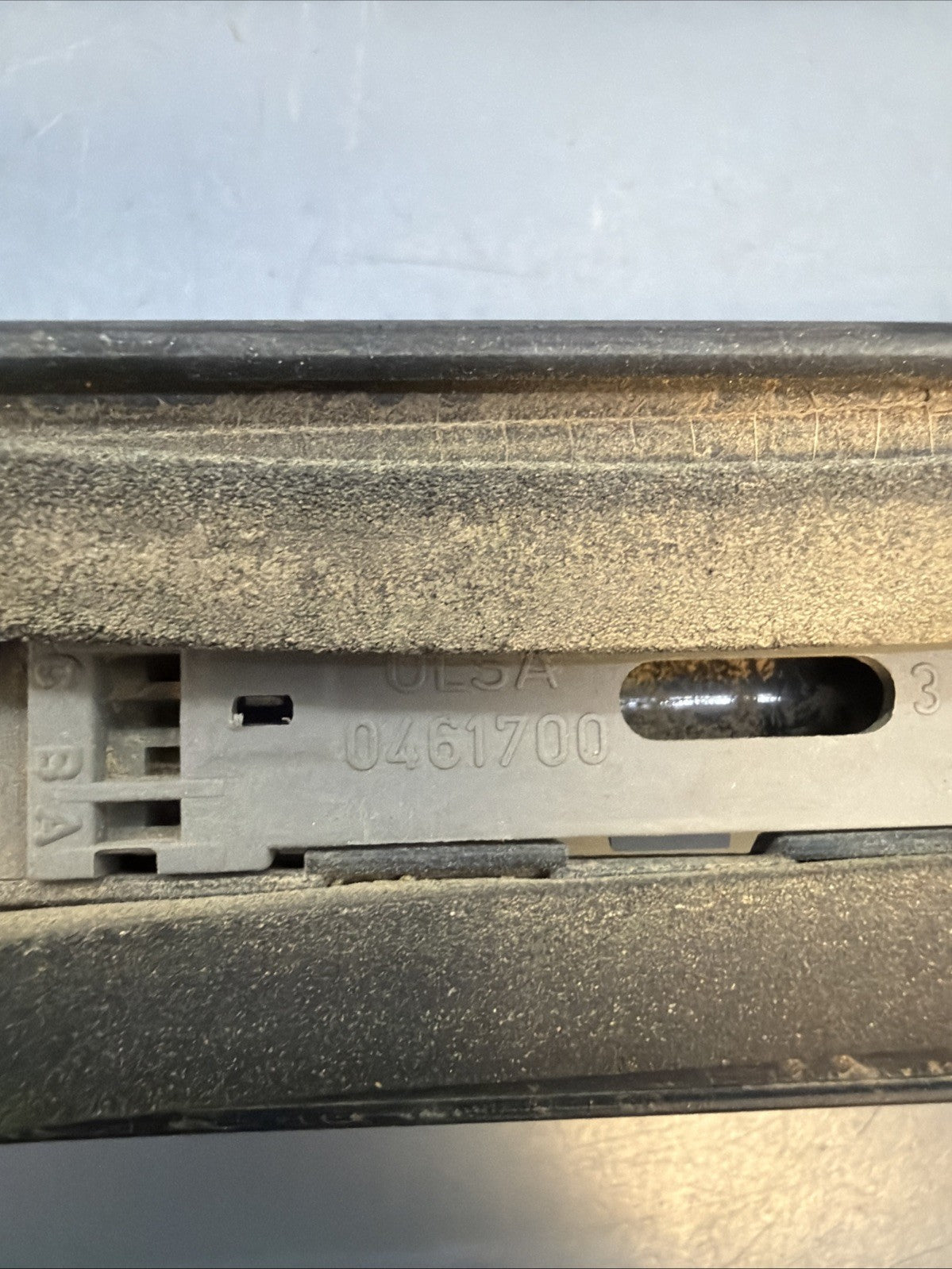 2000-2006 BMW 325 330 E46 Sedan REAR TRUNK LATCH HATCH TRIM HANDLE 0461700