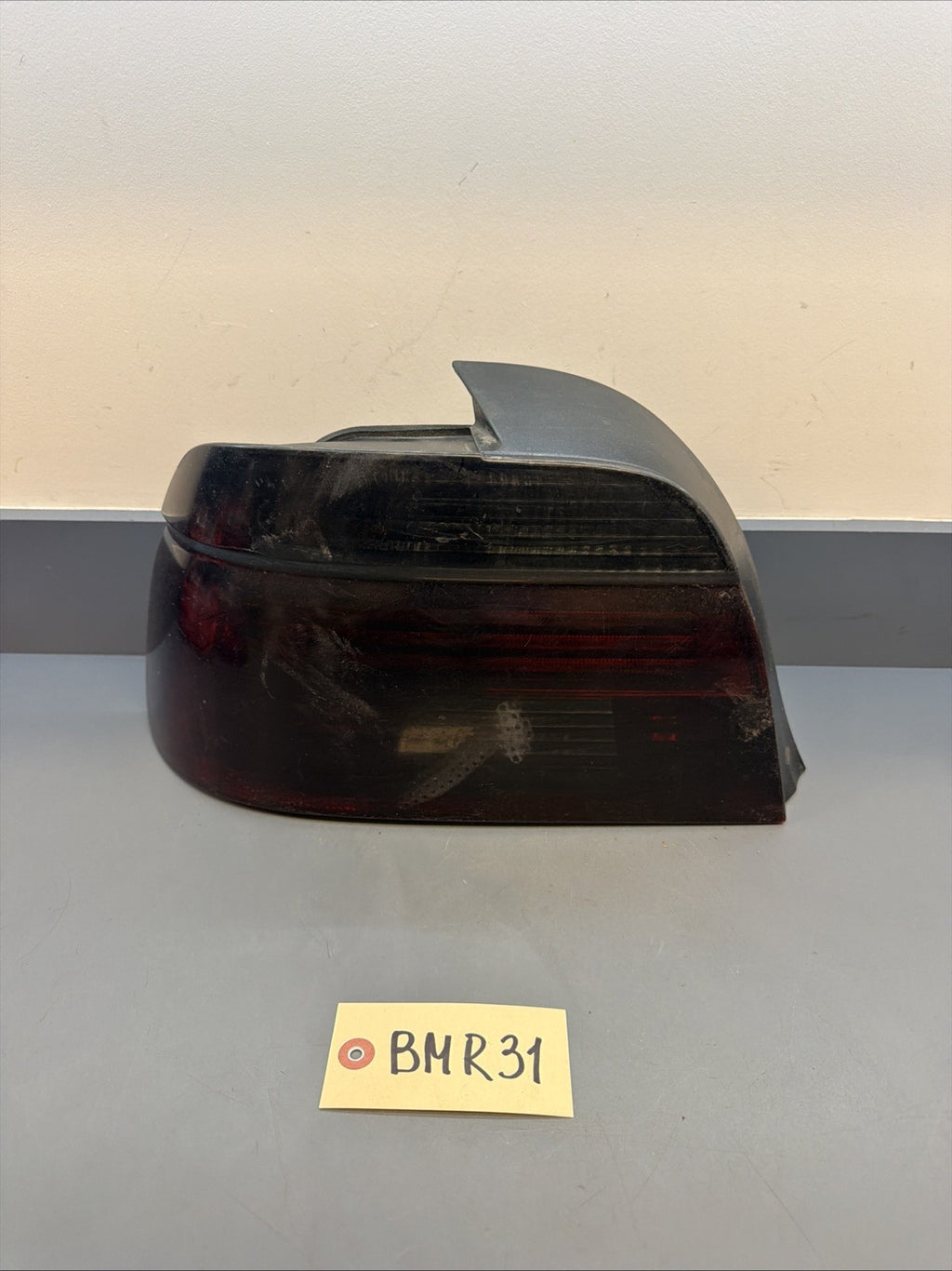01-03 BMW 5-SERIES E39 REAR LEFT DRIVER TAIL LIGHT LAMP 6902529 TINTED