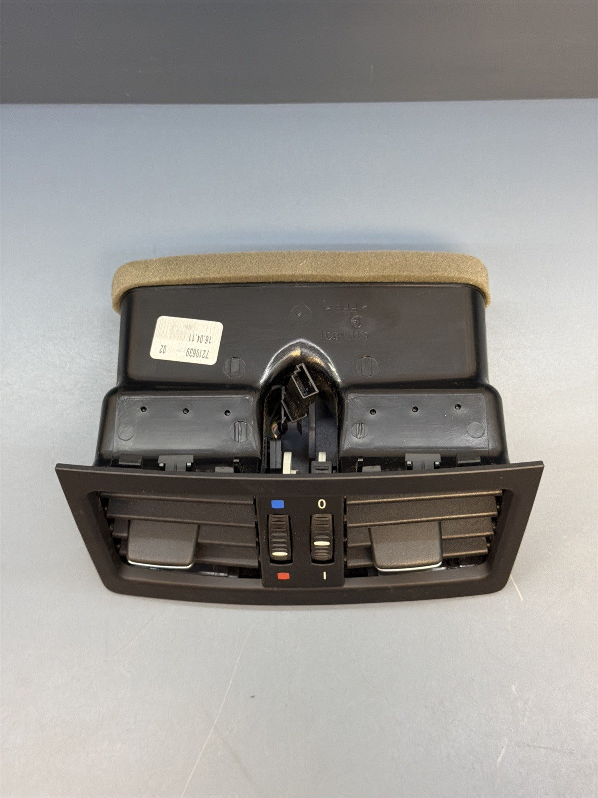 BMW 3 Series E90 E91 LCI 6932023 Rear Center Air Intake Rear Center Vent Grill