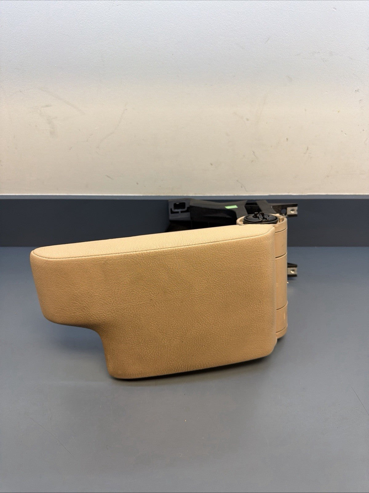 99-05 Bmw E46 325i 330i Front Center Console Arm Rest Lid Leather BEIGE 8213678