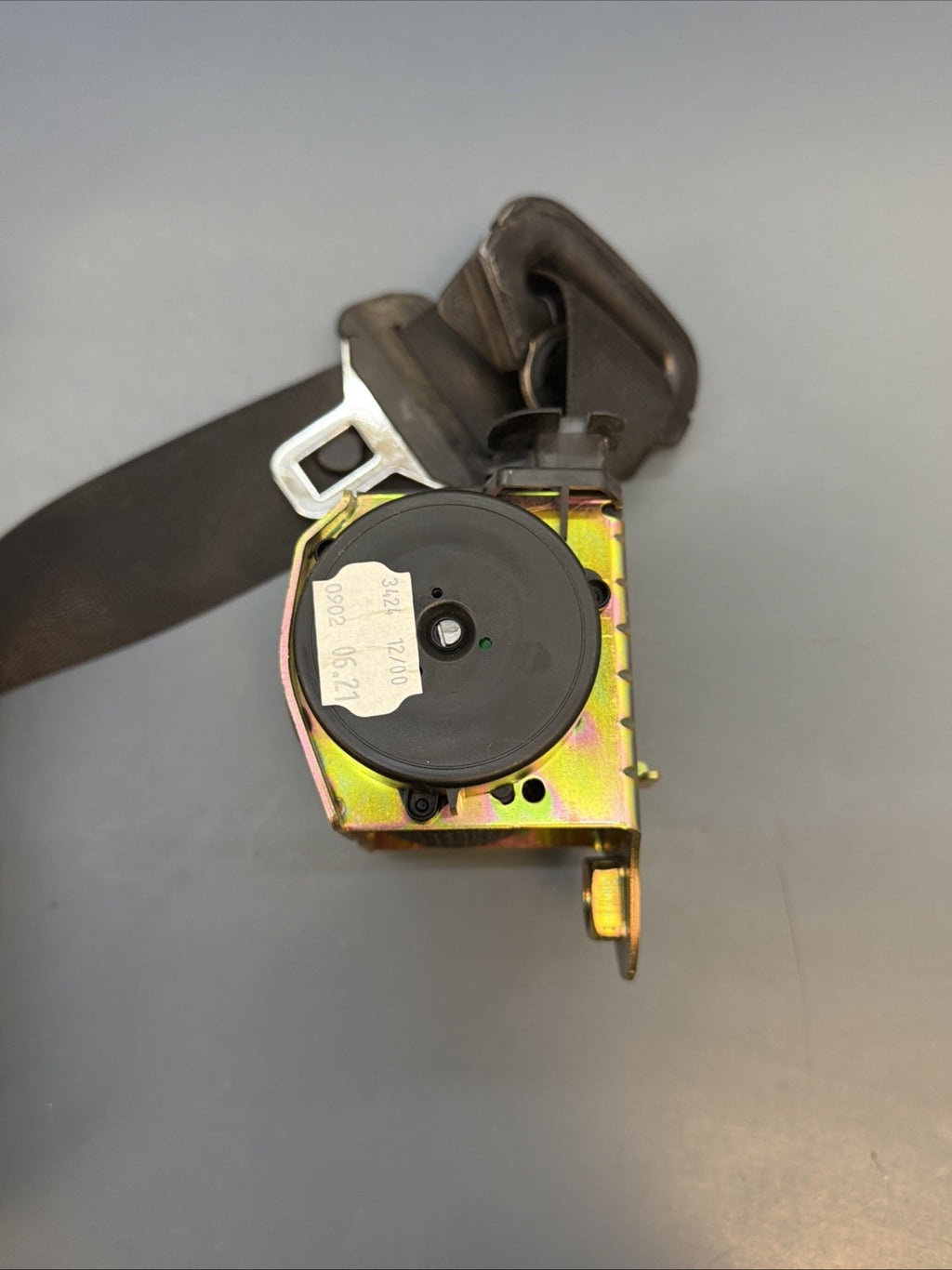 BMW E46 SEDAN Rear Left and Right Seat Belt Retractor Set 8201017