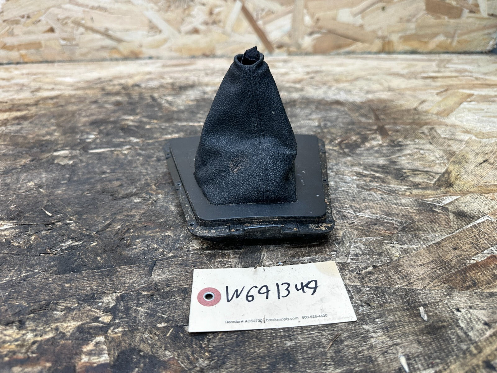 BMW 2003-2010 E83 X3 AUTOMATIC TRANSMISSION GEAR SHIFTER BOOT BLACK OEM 7056025