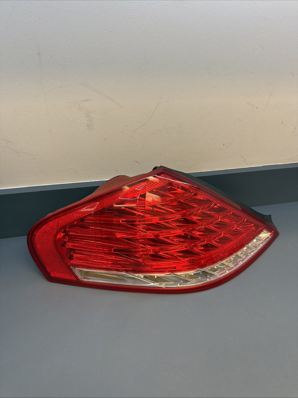 2008-2010 BMW 650i E63 E64 LEFT DRIVER SIDE TAIL LIGHT TAILLIGHT OEM 7177069
