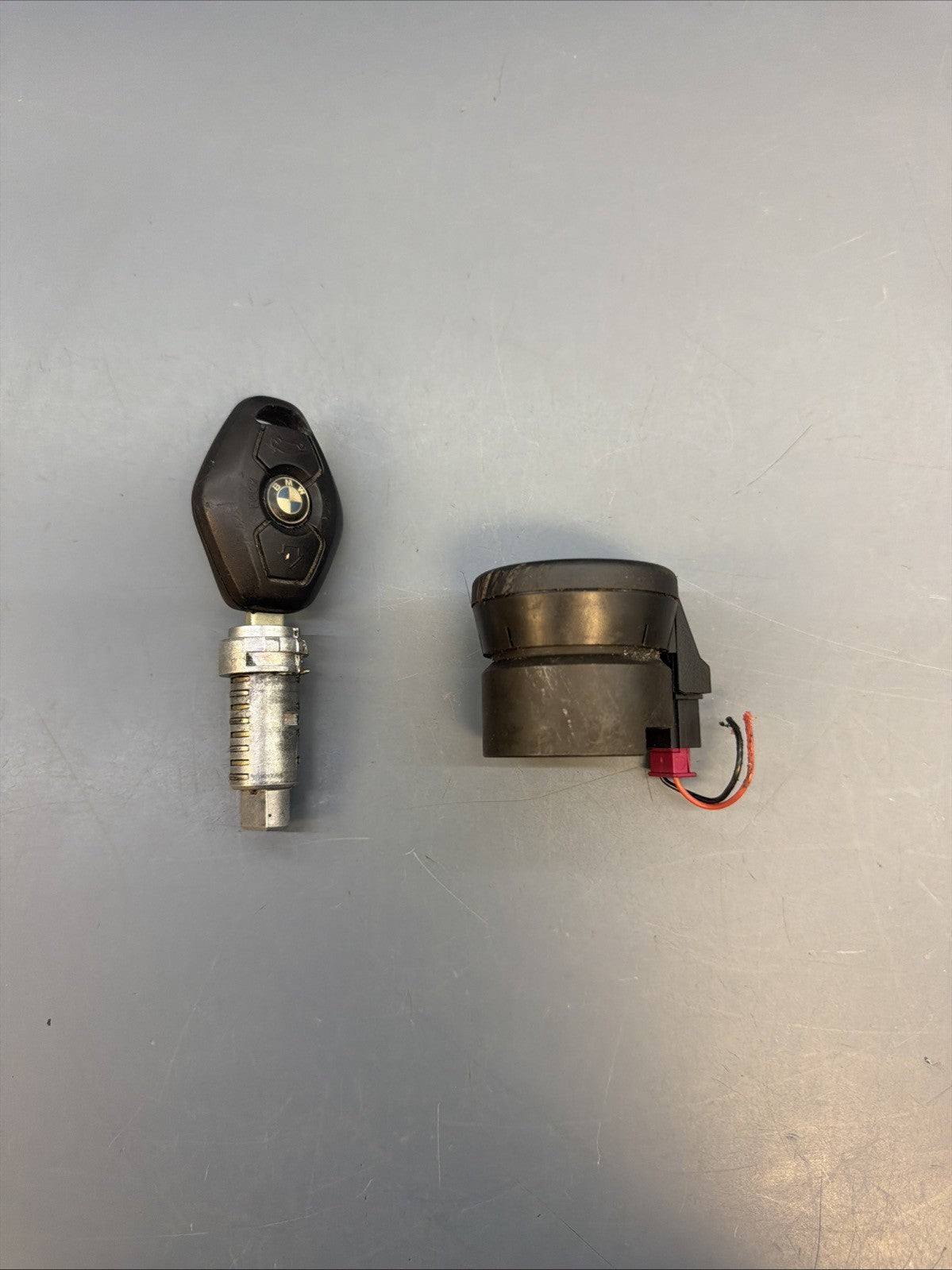 04-06 BMW E60 Engine computer ignition switch key ECM ECU DME CAS 7555361 MSV70