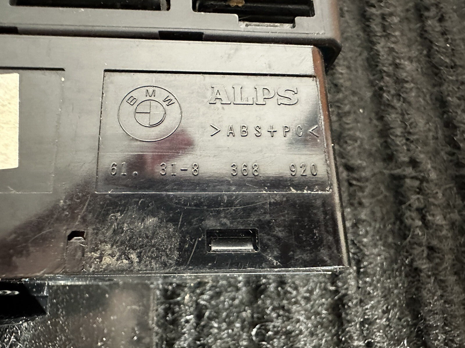 00-05 BMW 3 SERIES E46 WARNING INDICATOR HAZARD LIGHT SWITCH OEM 8638920