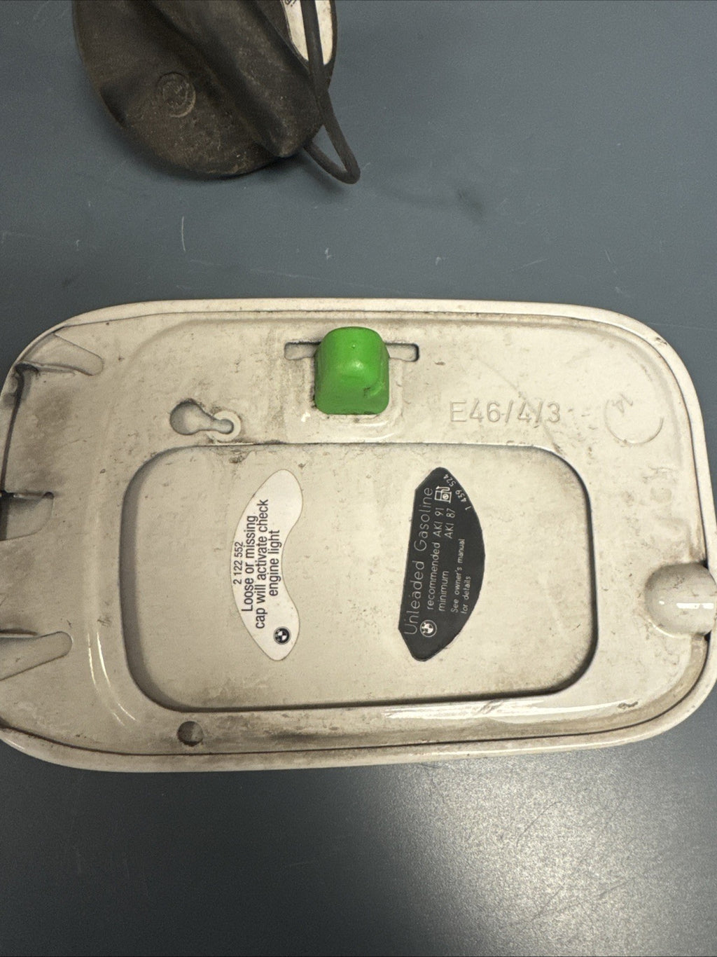1999 - 2005 BMW 3 SERIES E46 SEDAN SW FUEL FILLER DOOR LID COVER TANK REAR OEM