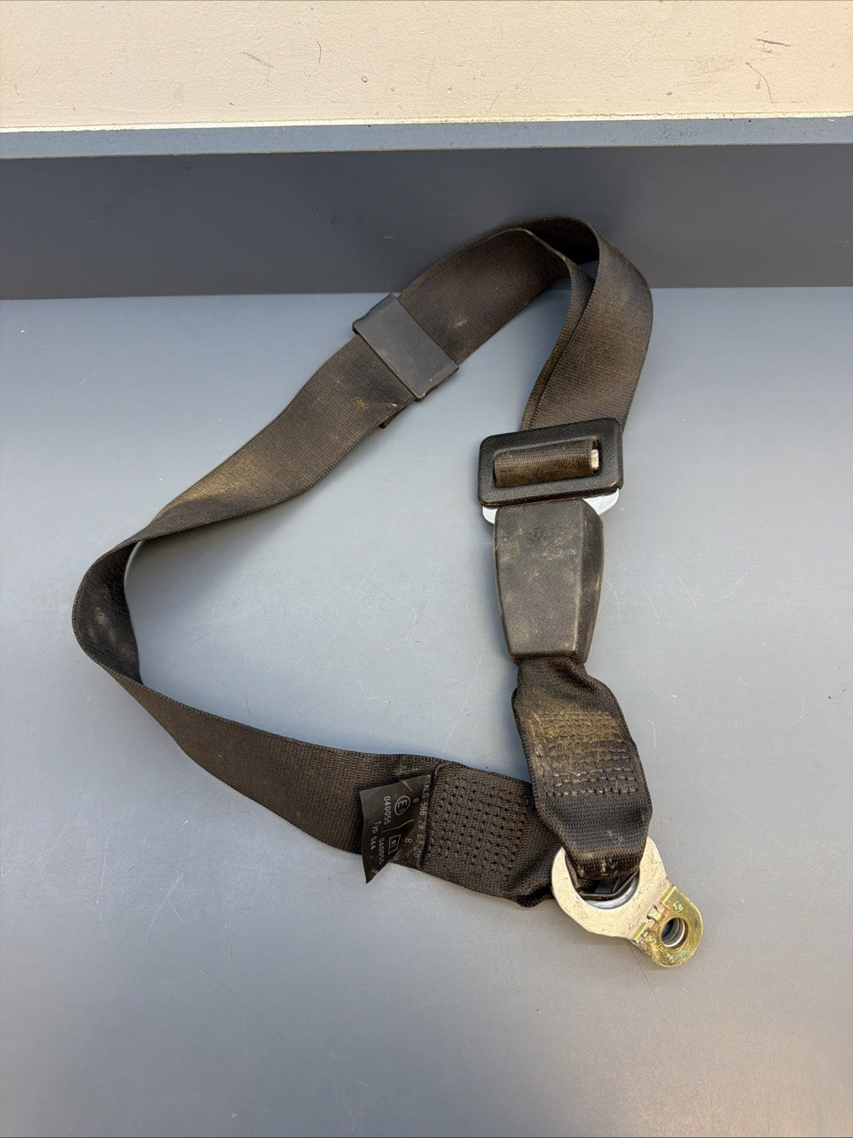 99-06 BMW E46 3 Series Rear LEFT Seat Belt Buckle Receiver OEM 8226037
