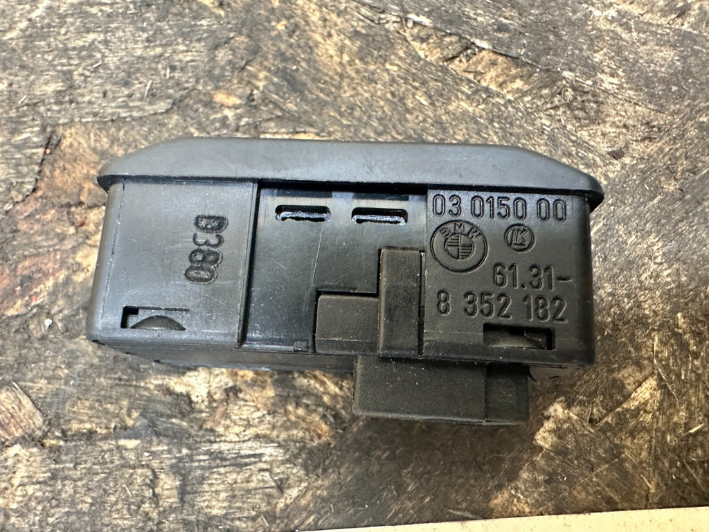BMW 1997-2006 E46 3 SERIES OVERHEAD SUNROOF CONTROL SWITCH OEM 8352182