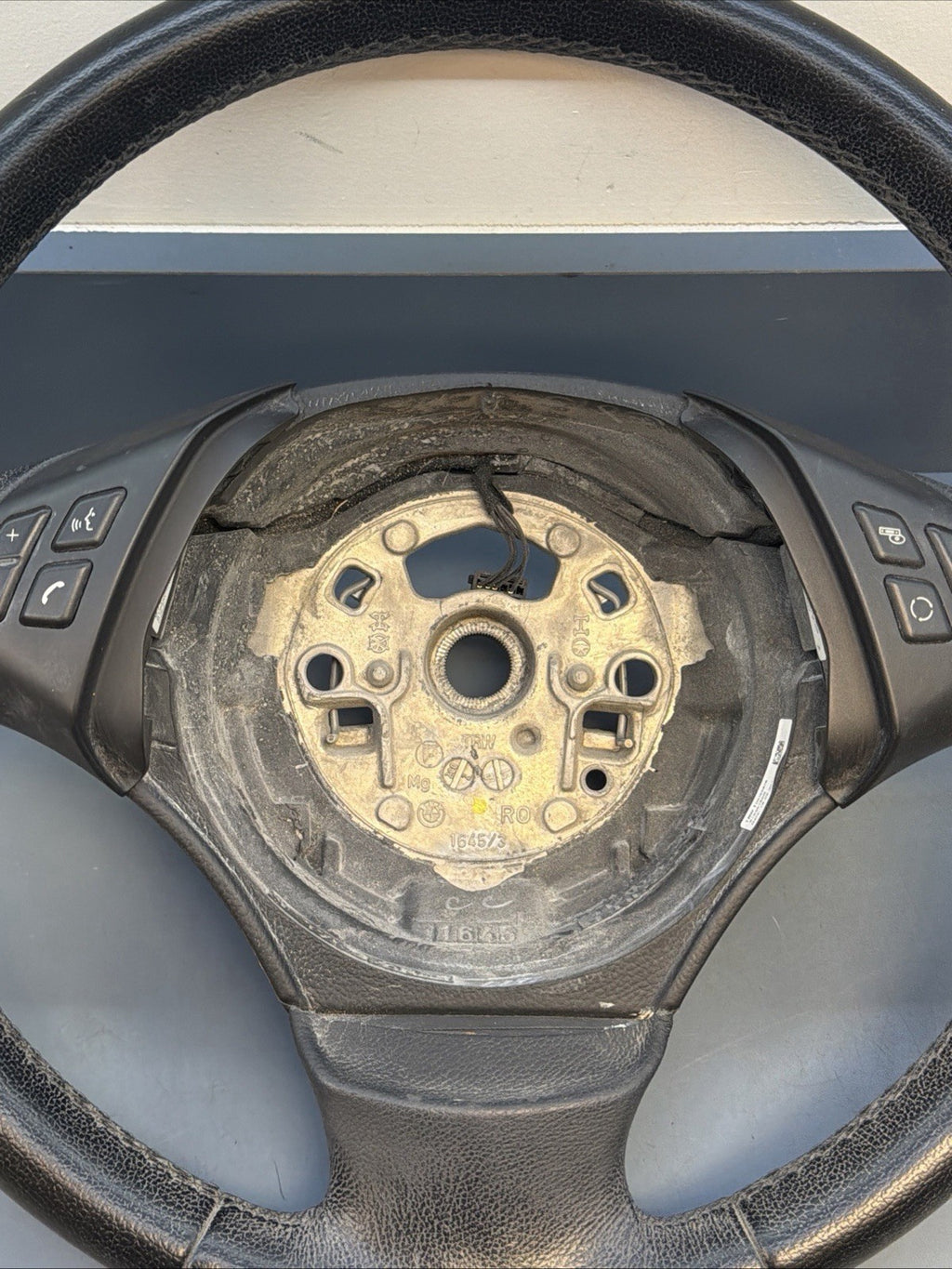 2006–2011 BMW 325i E90 STEERING WHEEL W/ CONTROL SWITCHES OEM 6959893-01 6764547